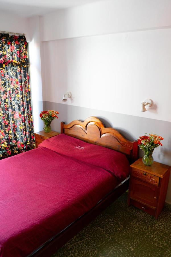 Hostal Zeballos Tarija Exterior photo